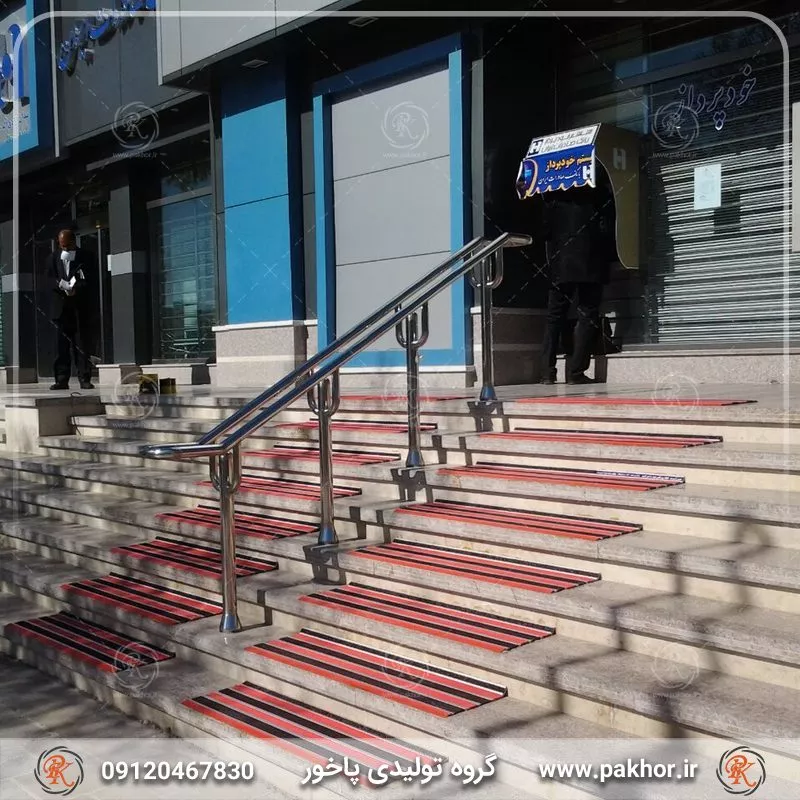 نمونه اجرا شده پادری آلومینیومی شیار دار یک سانتی کد M2